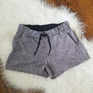 Lululemon shorts size 6 on the fly